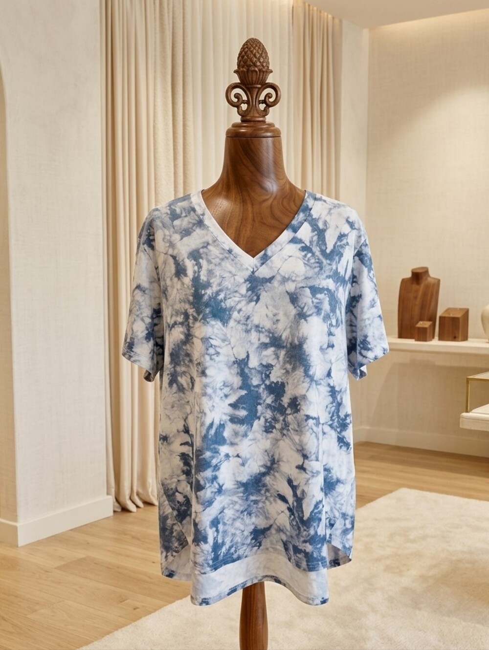 Amaryllis Blue & White Tie Dye V-Neck Top Size 3X